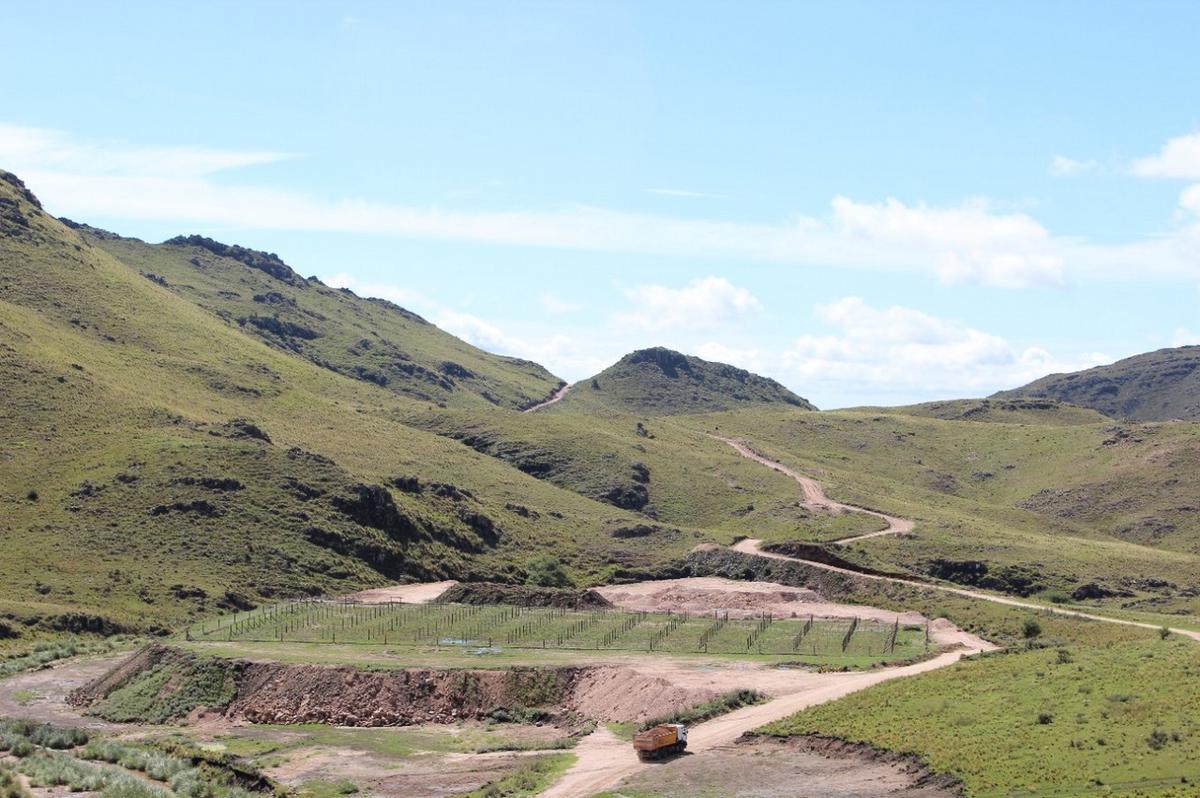 Cómo una familia cordobesa transformó una mina en una bodega única en el país