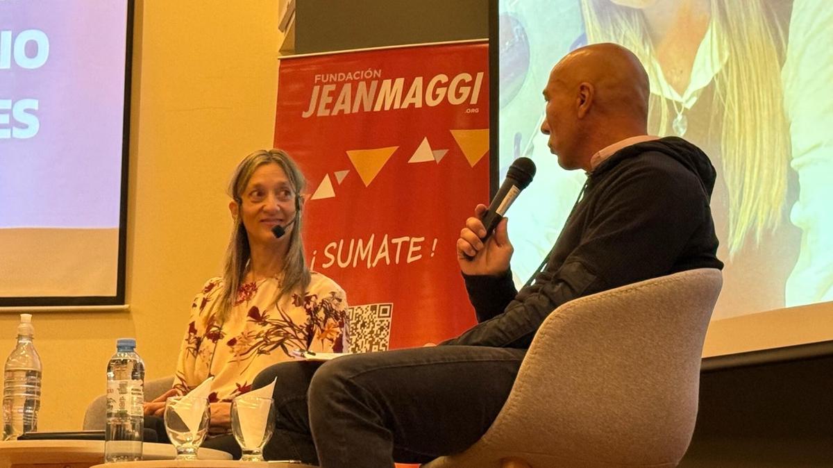 Silvina Alessio Torres y Carlos Marcó en el auditorio Diego de Torres de la UCC.