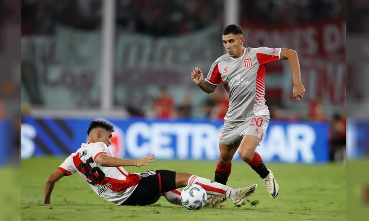 FOTO: River visita a Estudiantes (LP) con la obligación de ganar para pelear el título 