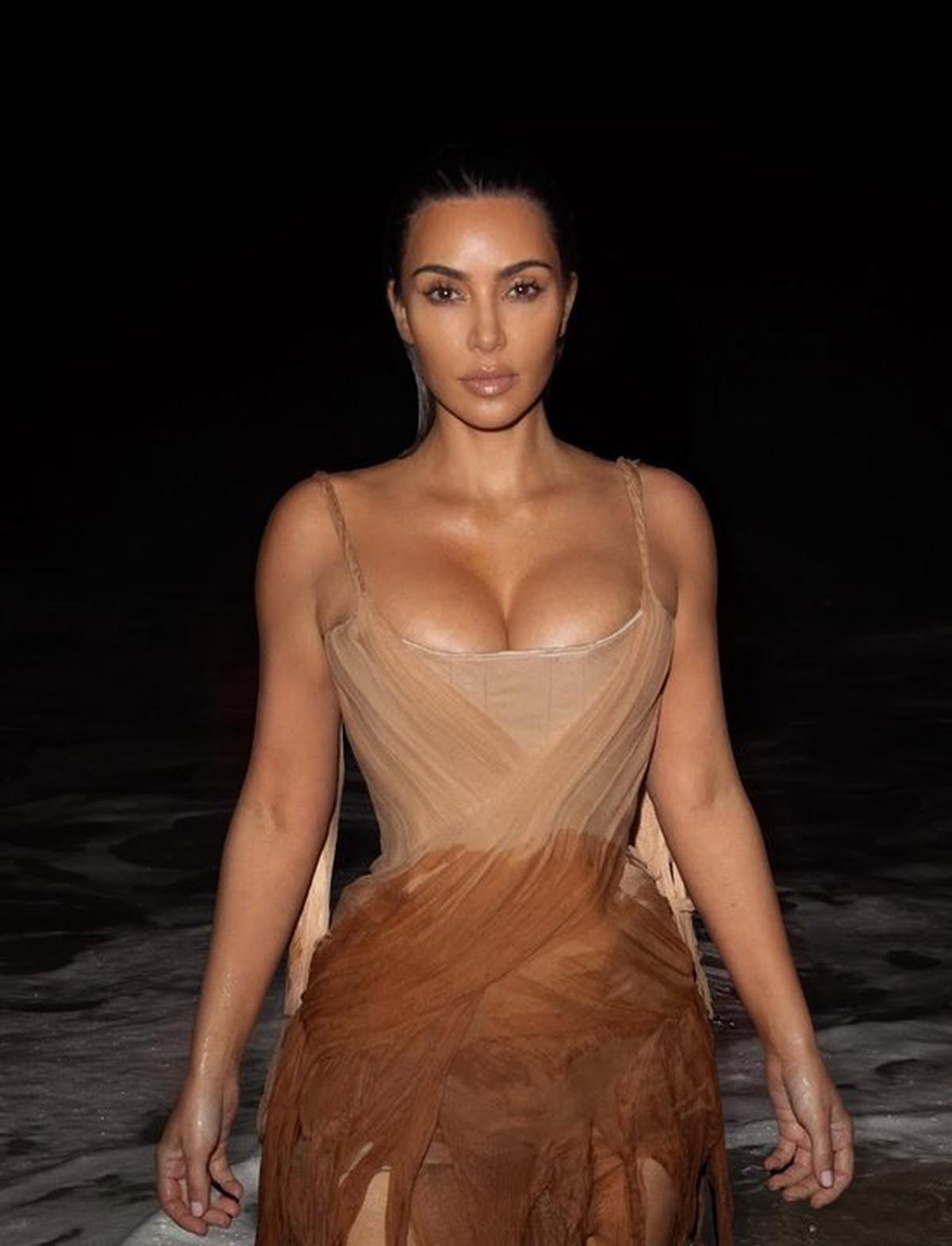 Kim Kardashian desfilando. Foto: Agencia NA (Redes)