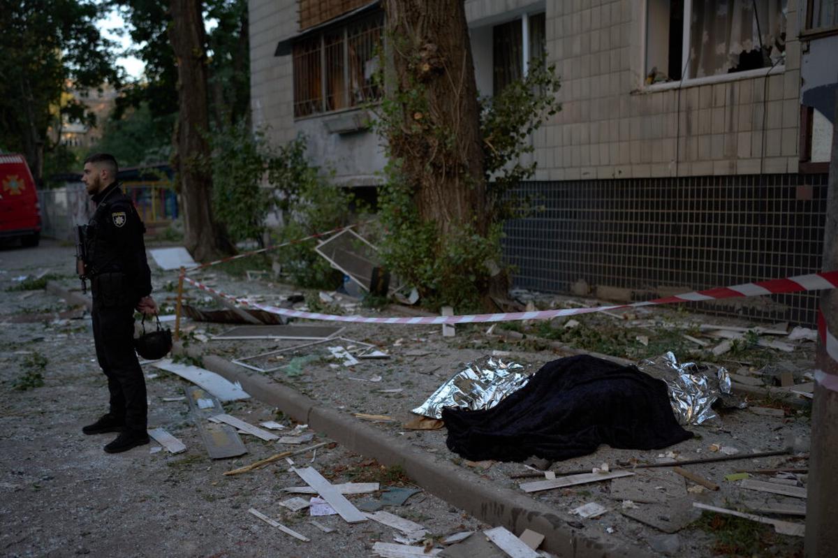 Ofensiva de misiles rusos causa al menos 6 muertos y 33 heridos en Kiev