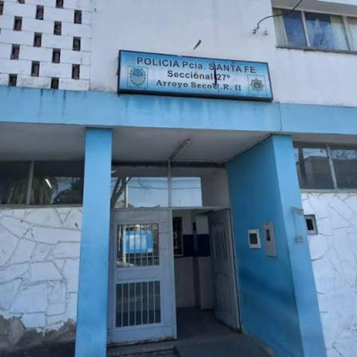 Escapó de comisaría tras romper ventiluz: un joven con antecedentes se fugó