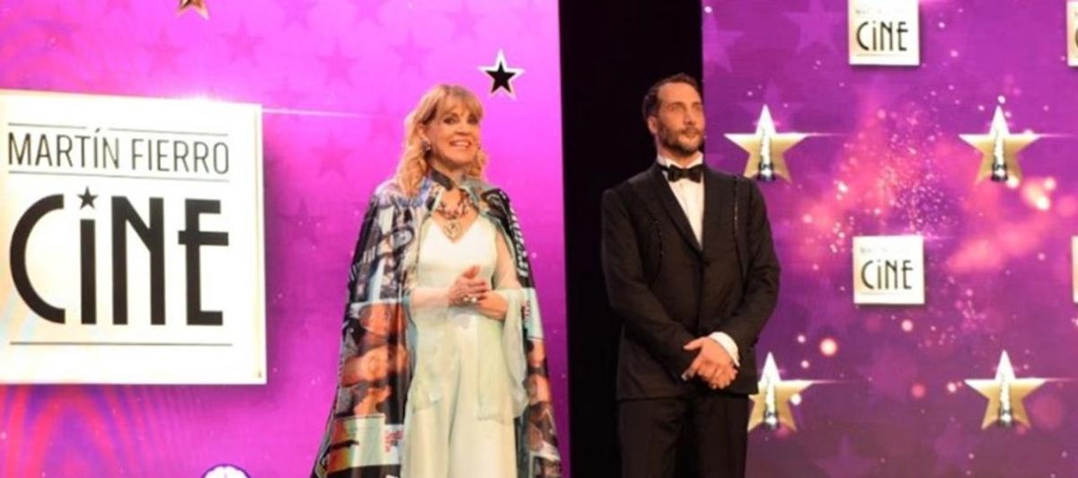 Teté Coustarot y Luciano Cáceres fueron los conductores de la ceremonia. Foto: Agencia NA-APTRA