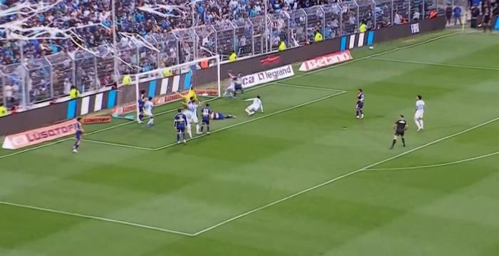 El impactante golazo olímpico de Gastón Lodico para abrir el marcador en Racing-Boca

