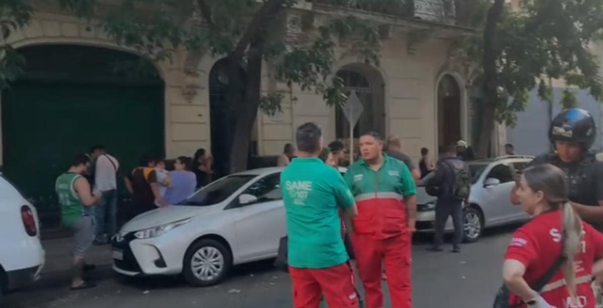 Incendio en edificio de dos pisos en Buenos Aires: 70 evacuados y tres heridos
