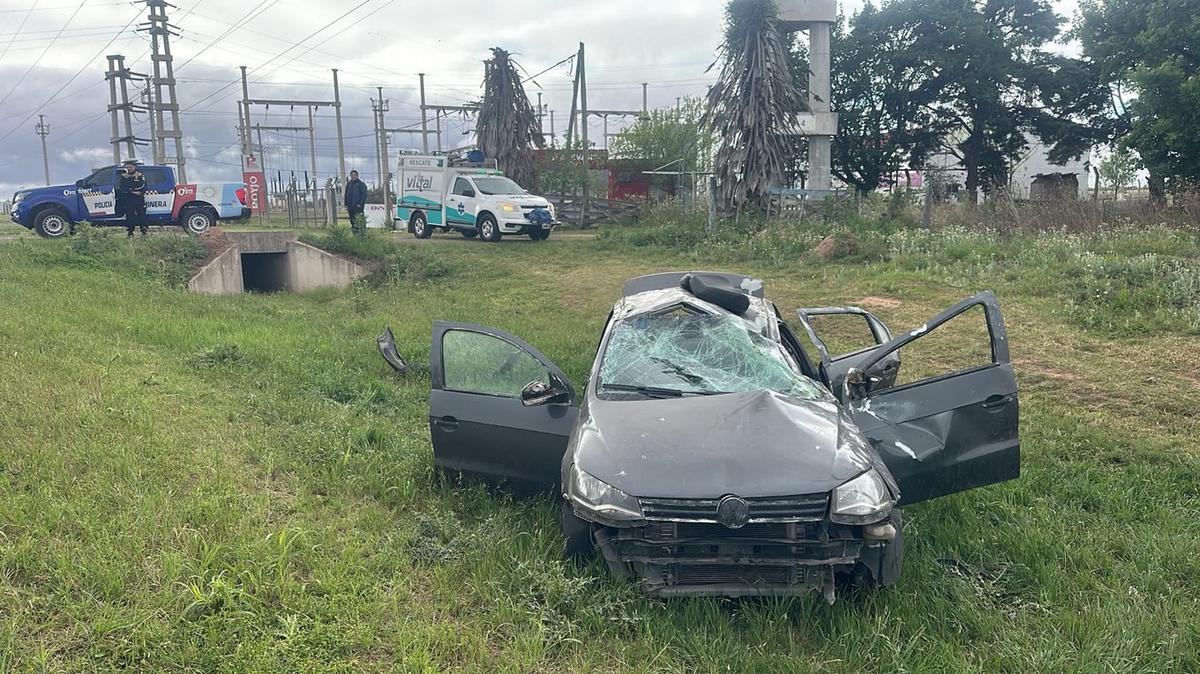 Cuatro heridos tras el vuelco de un auto en la ruta 19.