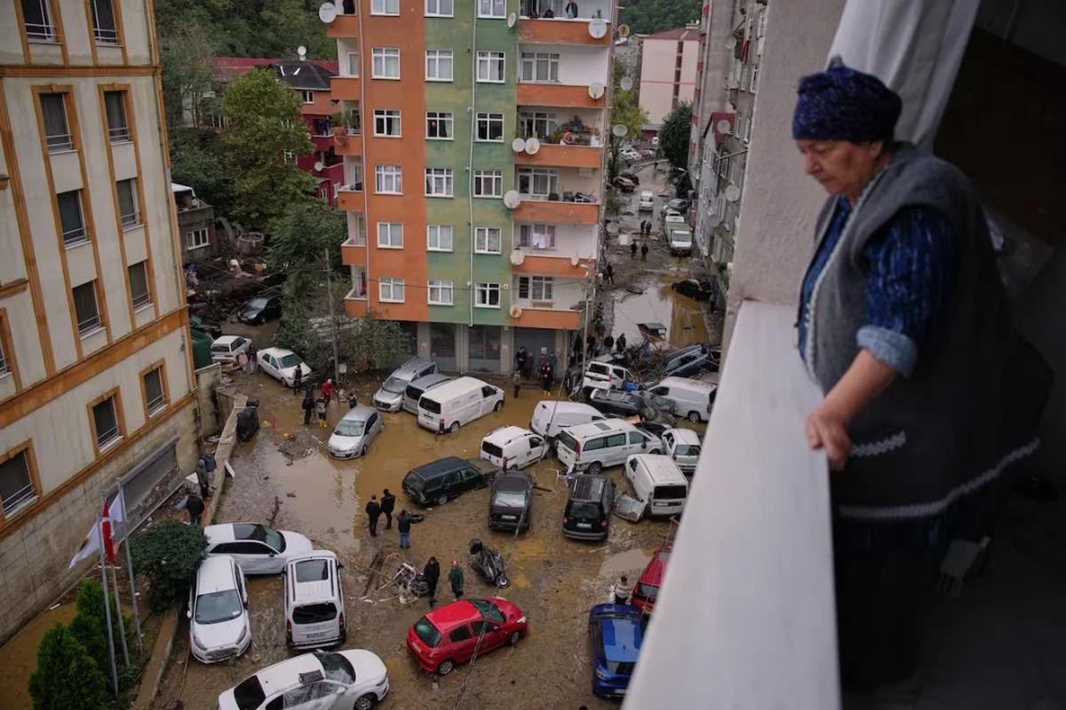 Al menos 10 muertos por las peores lluvias en ocho décadas en Estambul.