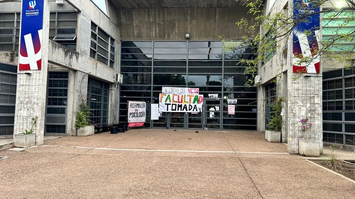 FOTO: Toma en la facultad de Psicología de la UNC (Foto: Lucía González/Cadena 3)