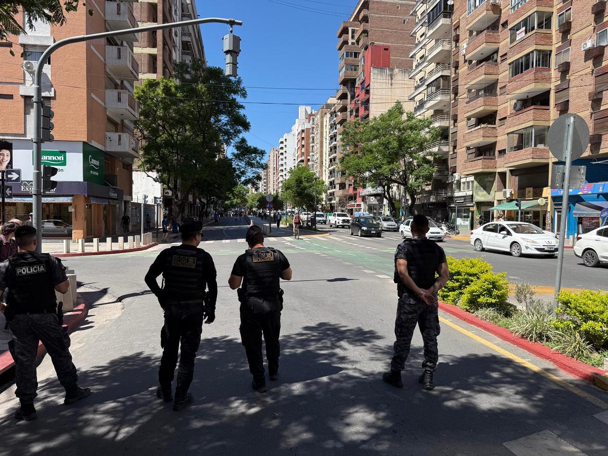 Caos en el centro de Córdoba por marchas y cortes de calles.