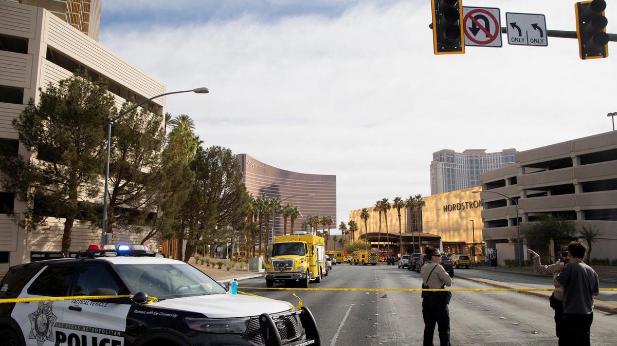 FOTO: Explotó un Tesla frente al hotel Trump en Las Vegas dejó un muerto y 7 heridos