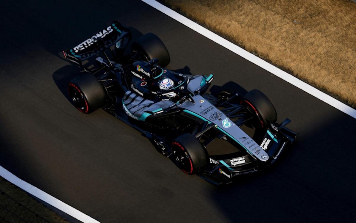 Russell perdió la partida con Hamilton, pero luego se recuperó para vencer