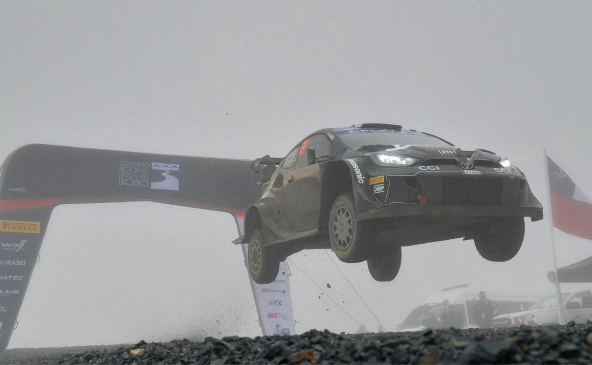 FOTO: Rovanperä salta en la Power Stage con su Toyota Yaris