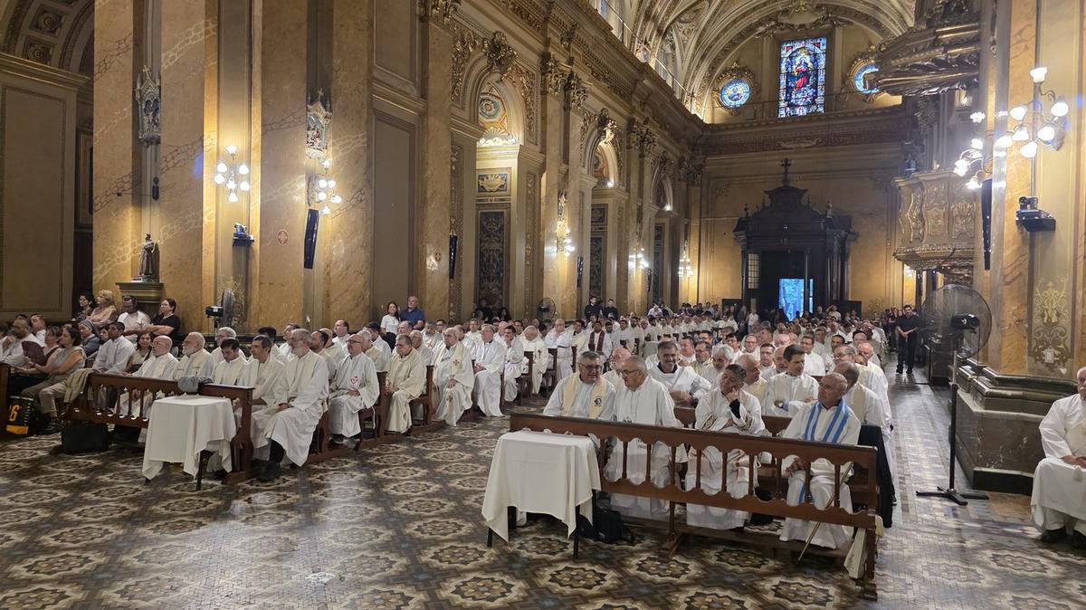 Jueves Santo: fuerte llamado del cardenal Rossi a “escuchar a Dios y al pueblo”.