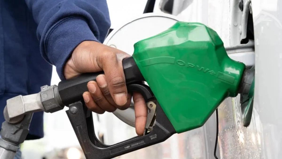 Francia presenta un paquete de subvenciones por 710 millones de euros para aliviar el precio de los combustibles.