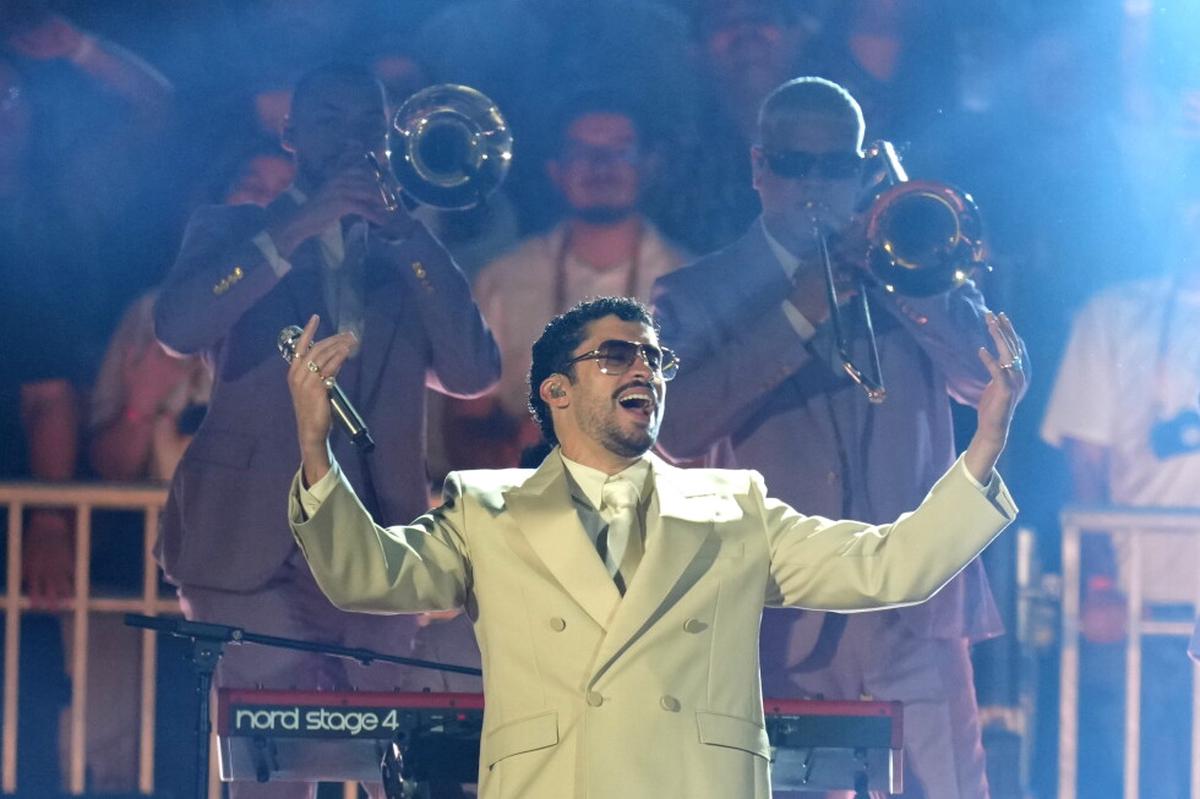 El papa reconoce dura competencia con Bad Bunny en España
