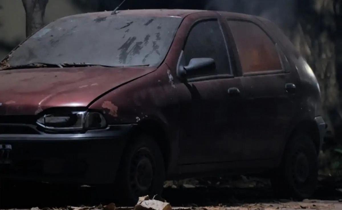 Investigan la muerte de una mujer hallada en un auto incendiado en Tucumán.