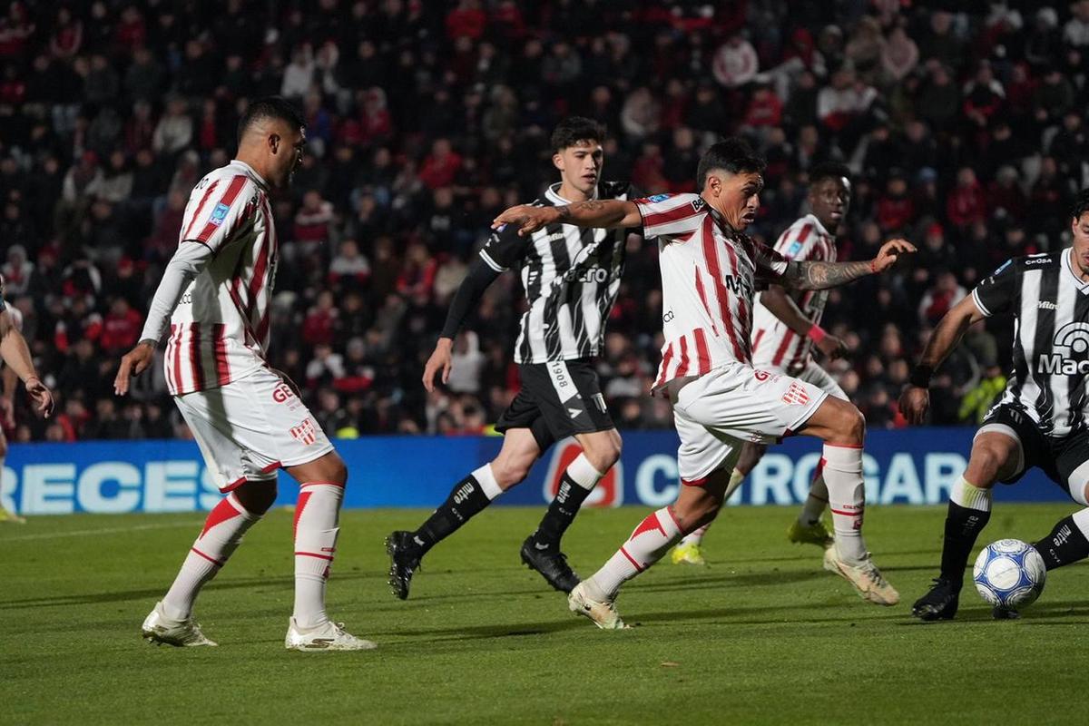 Instituto recibe a Gimnasia de Mendoza. (Foto: Daniel Cáceres/C3)
