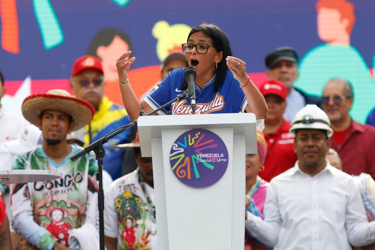 Venezuela subscribe acuerdos con gigante energético Shell para ampliar producción de gas y petróleo