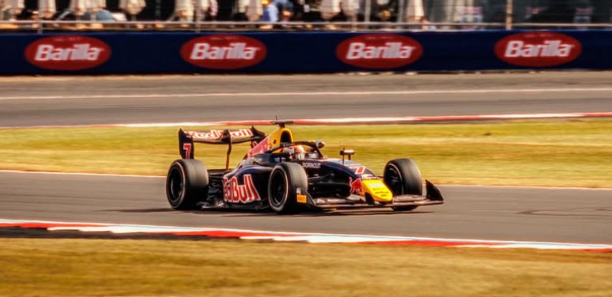 Mattia Colnaghi finaliza en P21 en el Gran Premio de Gran Bretaña de F3
