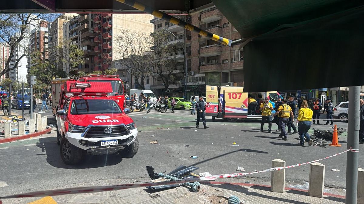 FOTO: Choque múltiple en avenida Chacabuco: varios heridos. (Celeste Benecchi/Cadena 3)