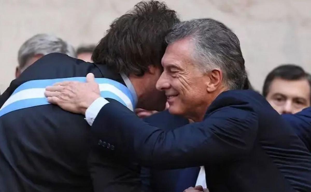 Mauricio Macri junto a Javier Milei.