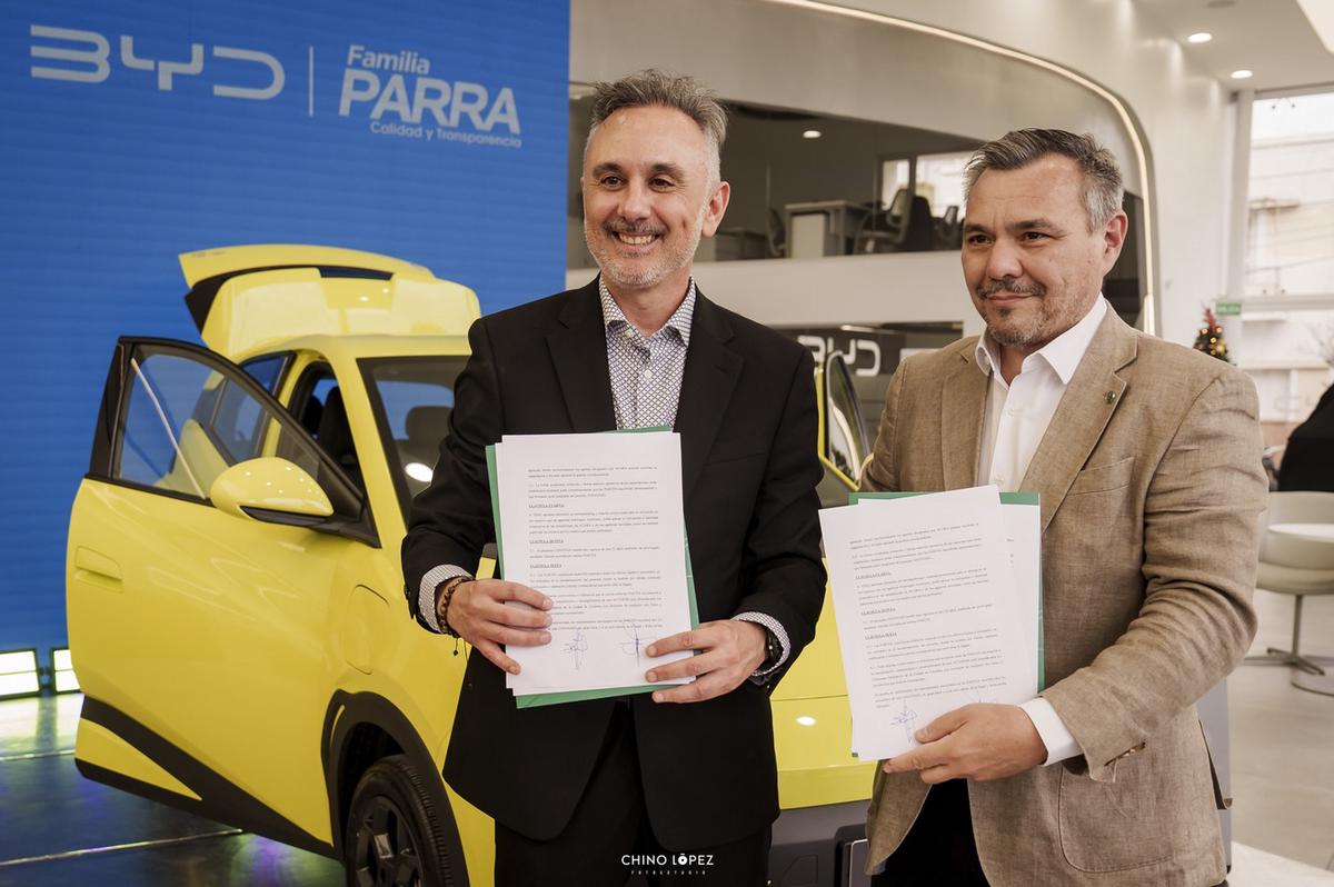 Parra inauguró concesionario oficial BYD Villa Cabrera
