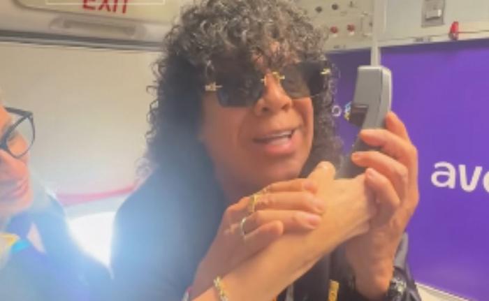 La Mona Jimenéz armó el baile arriba del avión rumbo a Dallas
