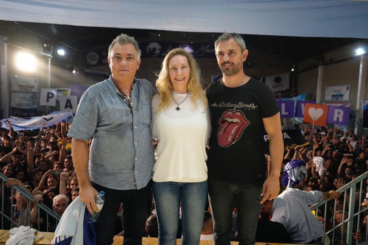 FOTO: Karina Milei junto a Martín Menem y Sebastián Pareja. Foto: La Libertad Avanza.