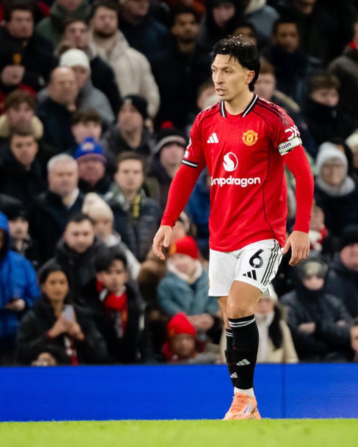 Lisandro Martínez durante su vuelta a la titularidad con el Manchester United.