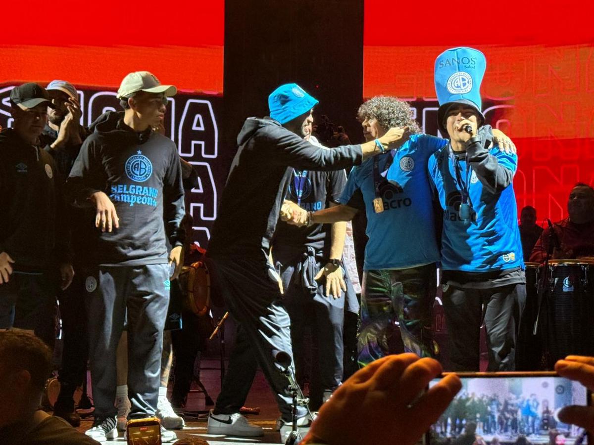 Belgrano festejó con La Mona y el Chino demostró que tambíen la rompe cantando