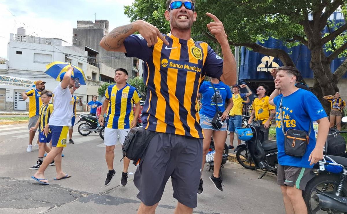 Alegría en el Gigante: hinchas de Central celebraron el título concedido.