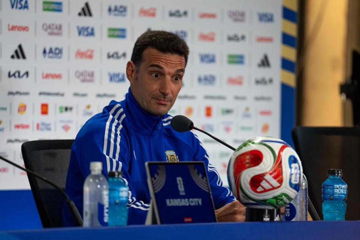 Lionel Scaloni en conferencia de prensa.