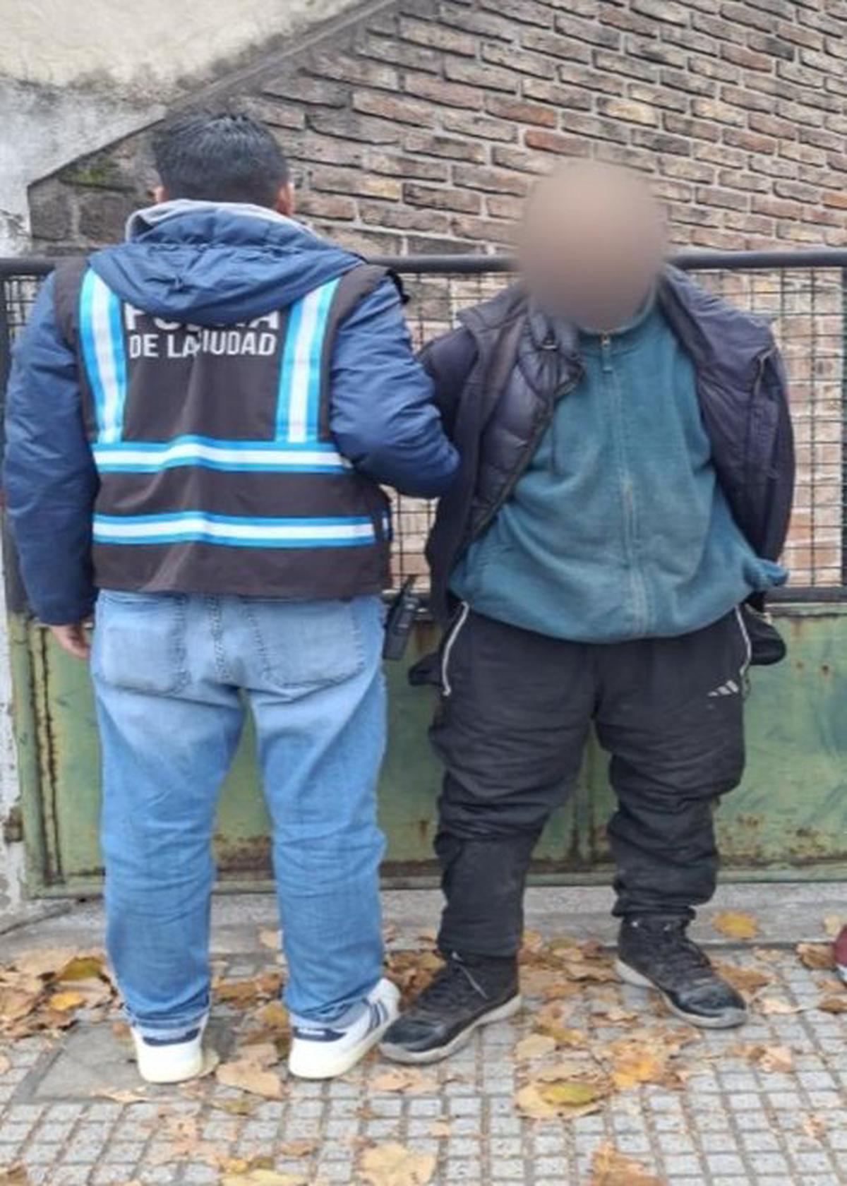 Detienen a dos delincuentes en Villa Lugano mientras intentaban robar una casa
