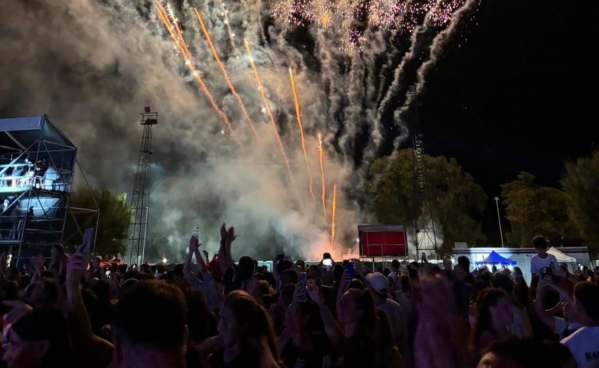 Más de 12.000 personas presenciaron el show de Airbag en Leones.