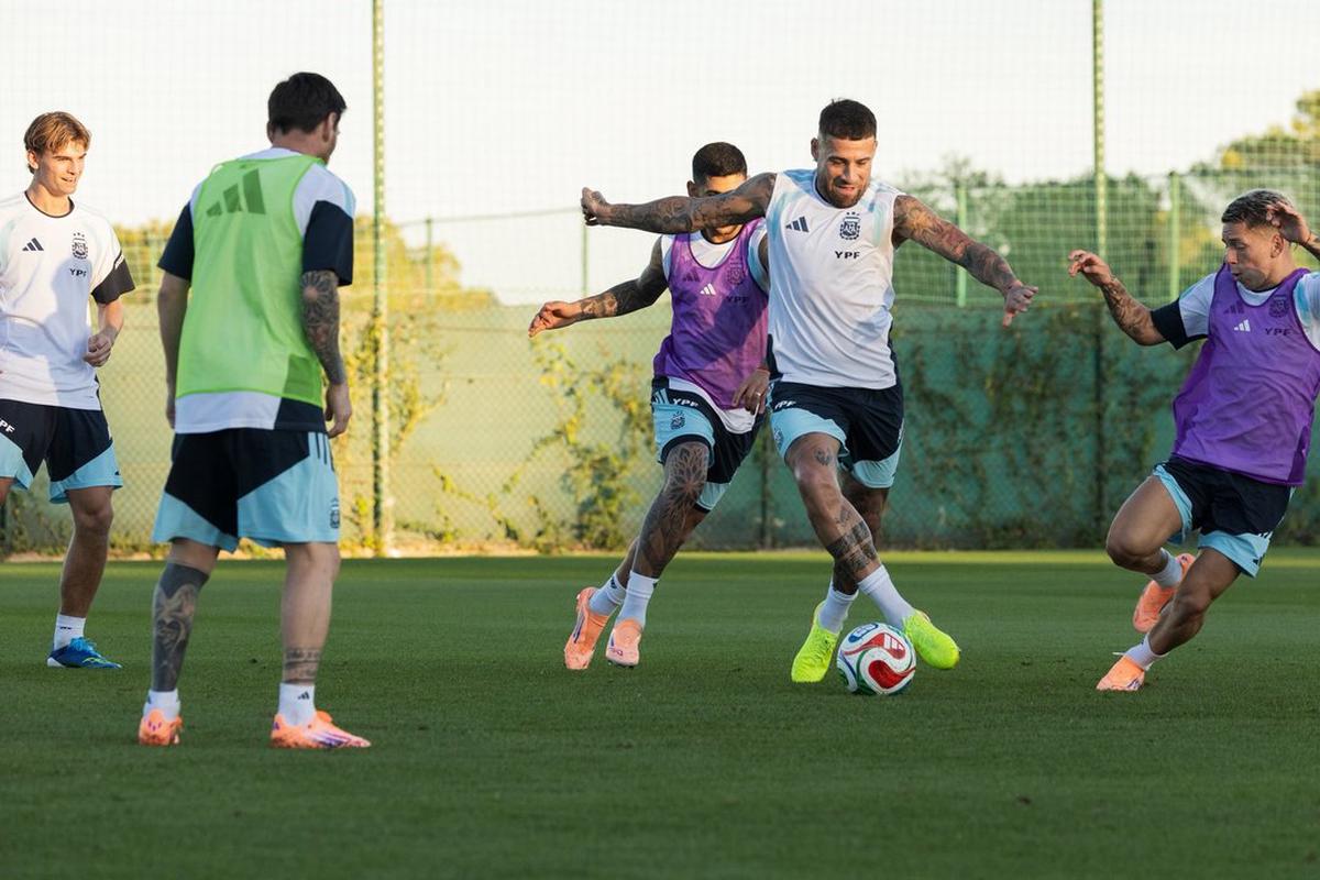 Entrenamiento abierto de la Selección Argentina antes del viaje a Angola.