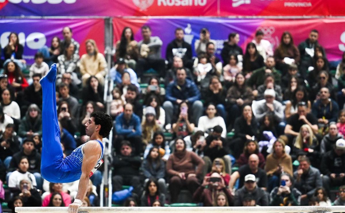El gimnasta rosarino integró el equipo argentino que fue tercero en la competencia por equipos.