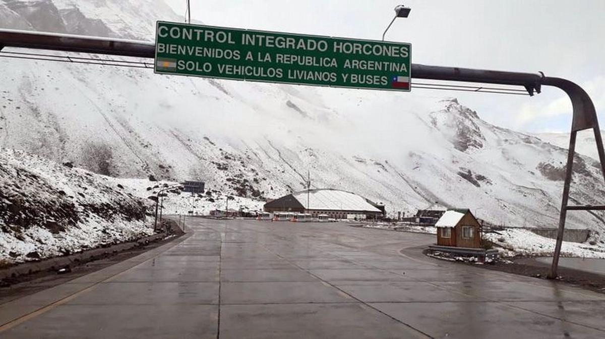 Cientos de viajeros enfrentan condiciones extremas en el complejo de Horcones
