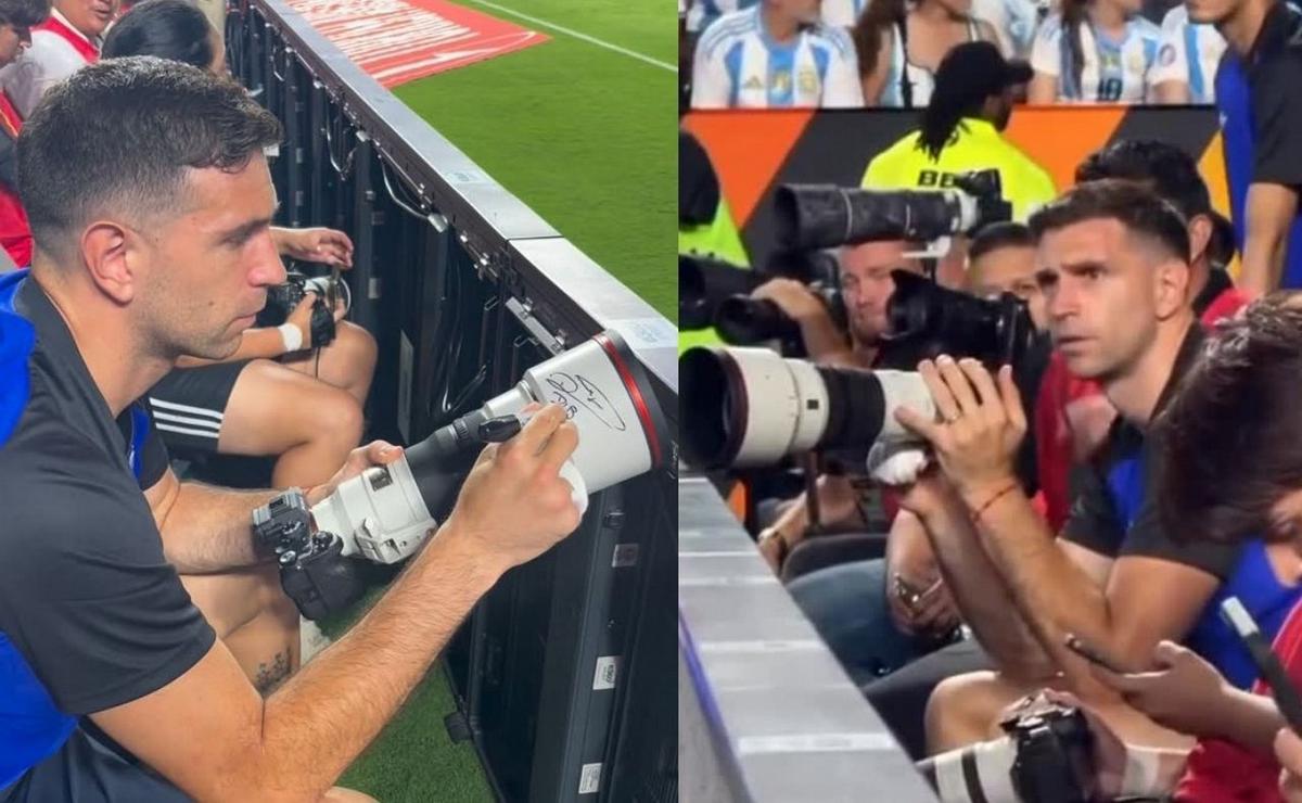 Dibu Martinez sacó fotos durante el partido de la Selección Argentina.