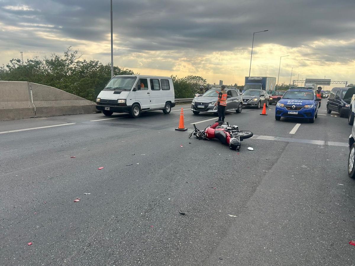 Al menos dos heridos en un triple choque en Circunvalación. (Lucía González/Cadena 3)