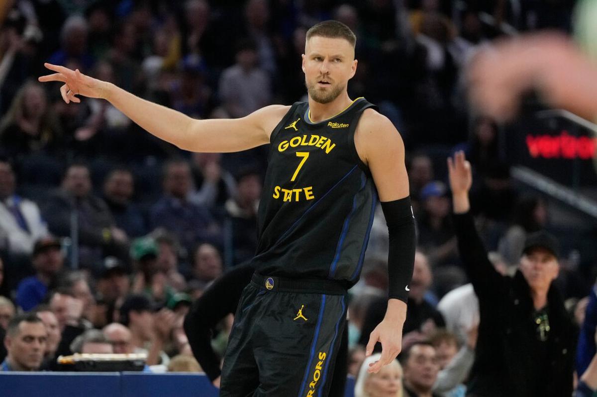 Porzingis se pierde 5to juego seguido con los Warriors por una enfermedad 'misteriosa', dice Kerr