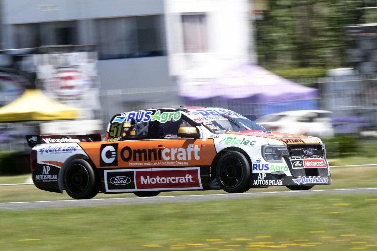 FOTO: Pablo López (Ford Argentina), Gianini Campeón y Cadena3 en el podio de La Plata