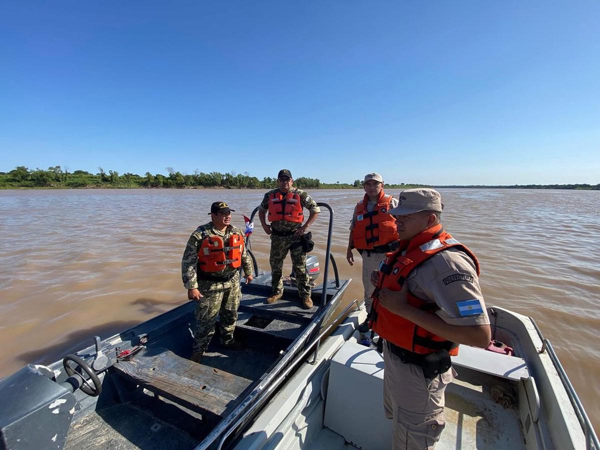 Intensa búsqueda de dos primos de 16 años desaparecidos en el río Paraná