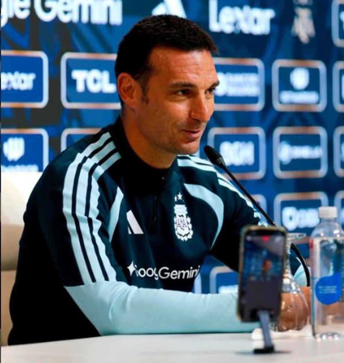 Lionel Scaloni seguirá dirigiendo a Argentina.