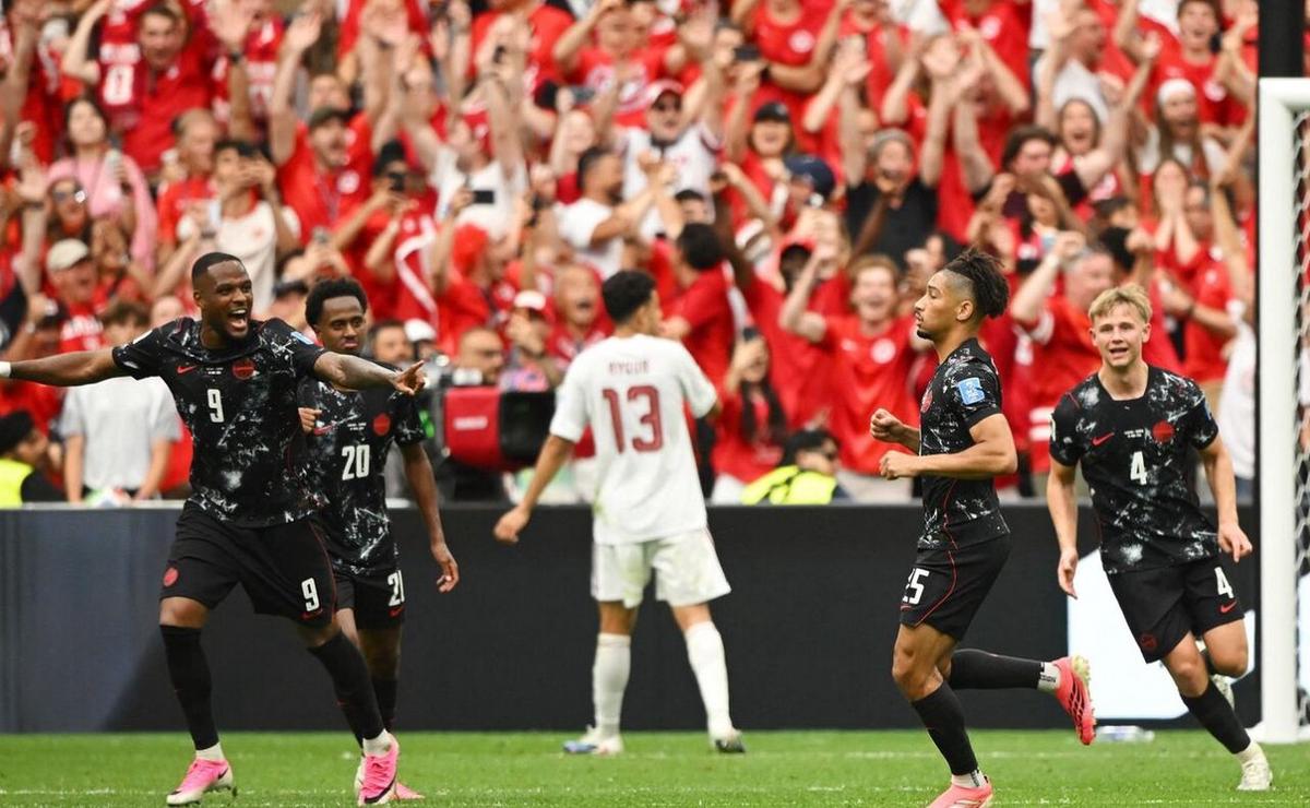 Canadá hace historia ante Qatar. (Foto.AP)