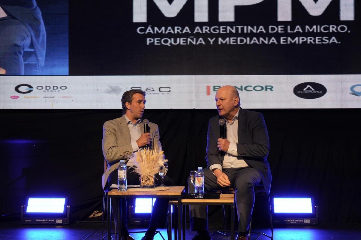 FOTO: Luis Fernández Echegaray y Sergio Berensztein, en el Forum Pyme.