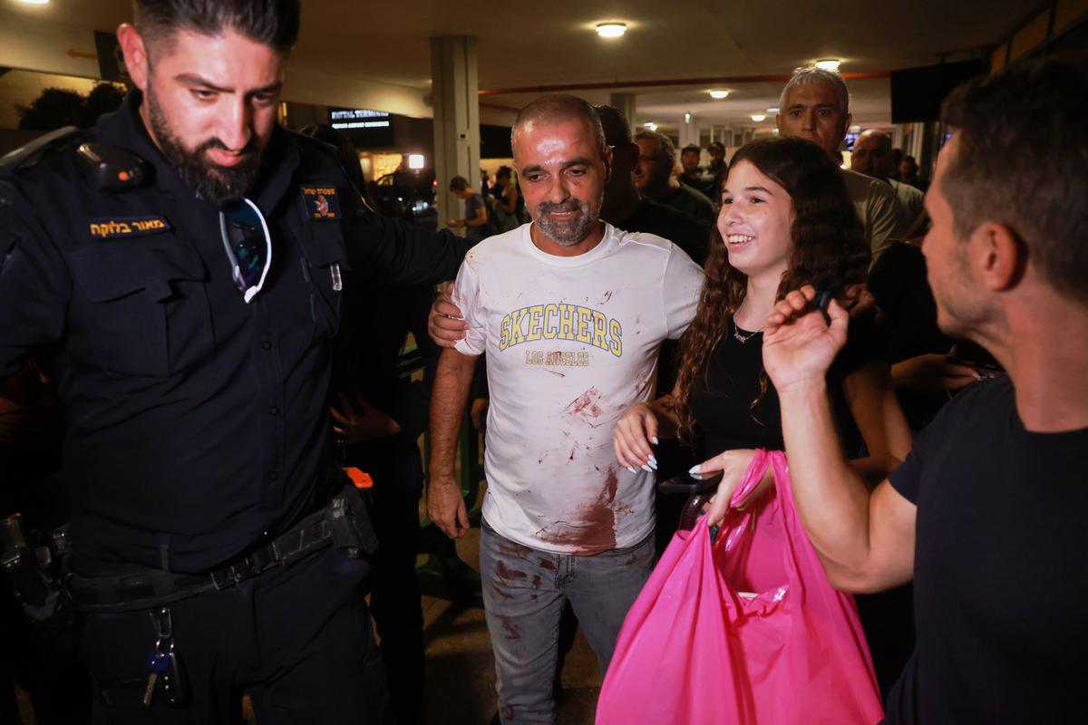 Los héroes del vuelo de FlyDubai: un plomero y un dentista evitan un desastre en pleno vuelo