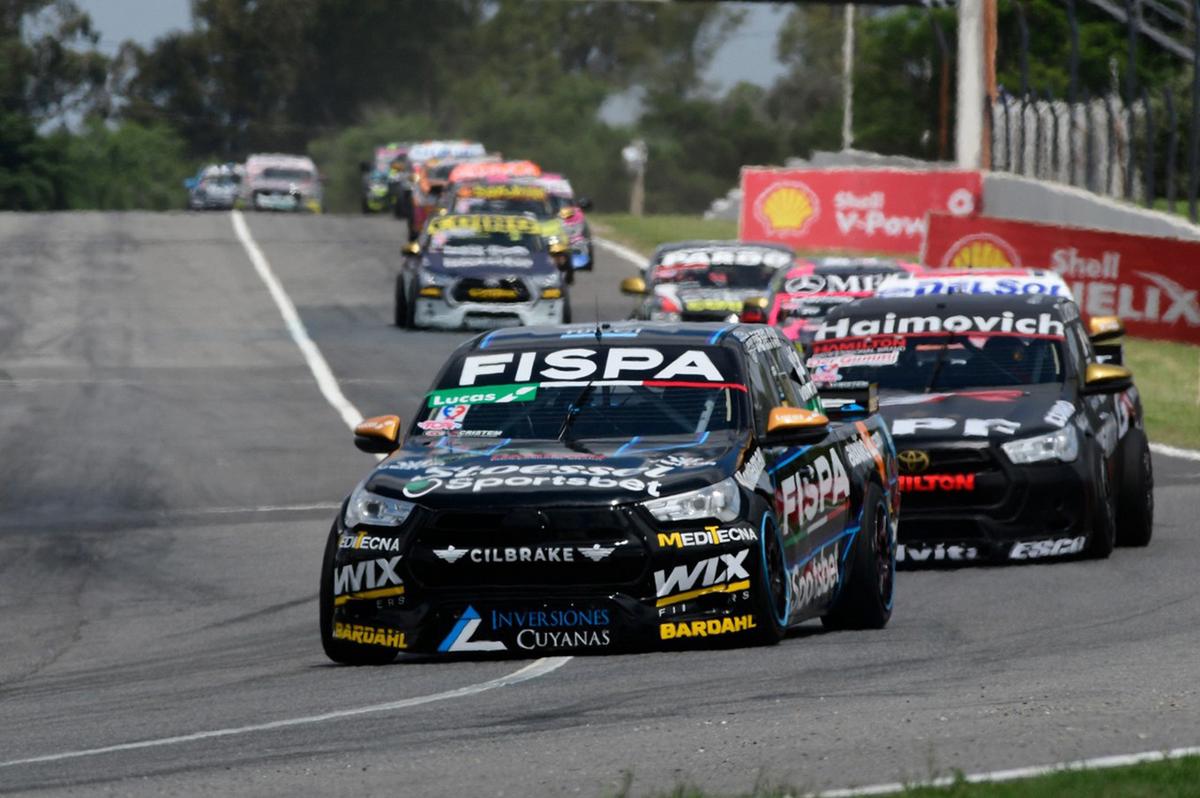 FOTO: Santero y su Hilux ganadores en Córdoba.