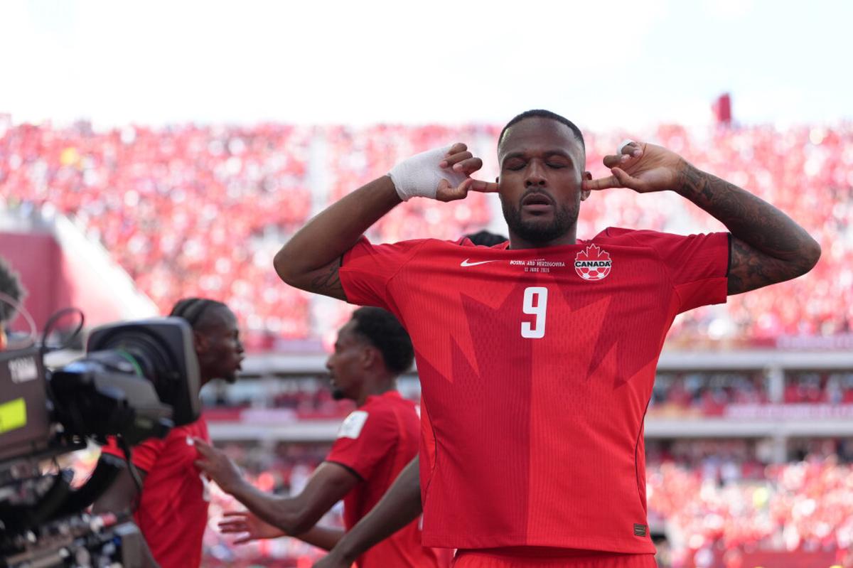 Larin salva a Canadá en empate 1-1 con Bosnia-Herzegovina. Primer punto canadiense en mundiales