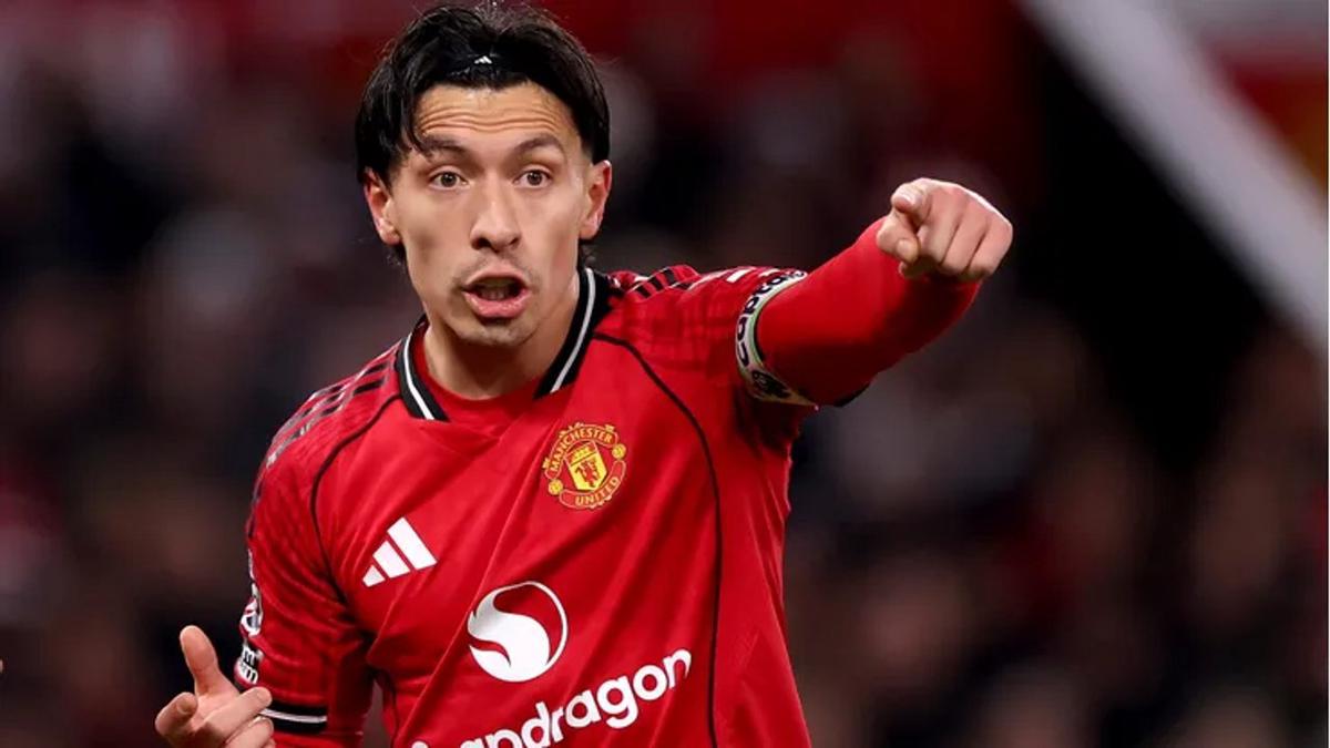 Lisandro Martínez fue titular en el Manchester City.