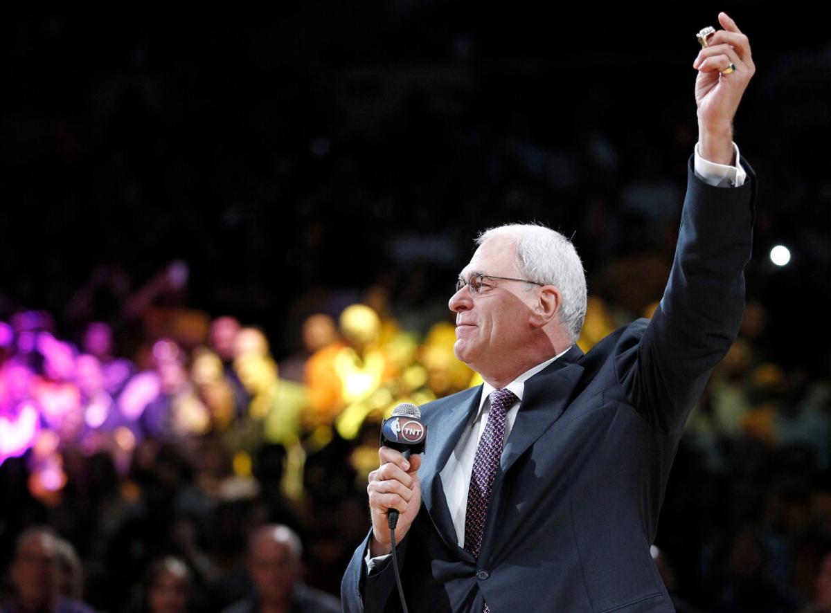 Lakers presentarán el próximo año una estatua del entrenador campeón Phil Jackson